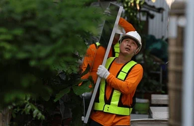 technicians-install-photovoltaic-solar-modules-260nw-2518635083